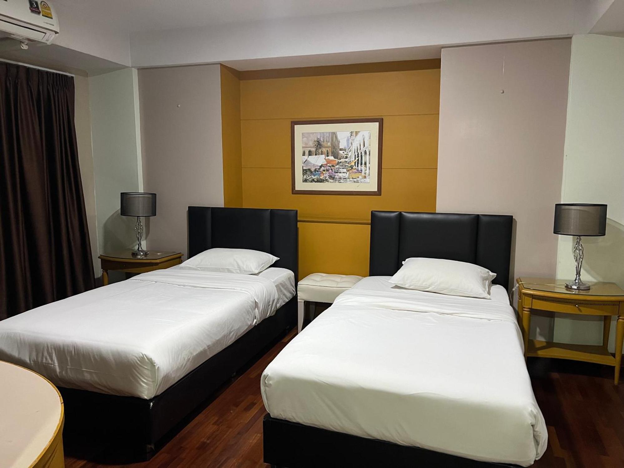 Mall Suites Hotel Bangkok Exterior photo