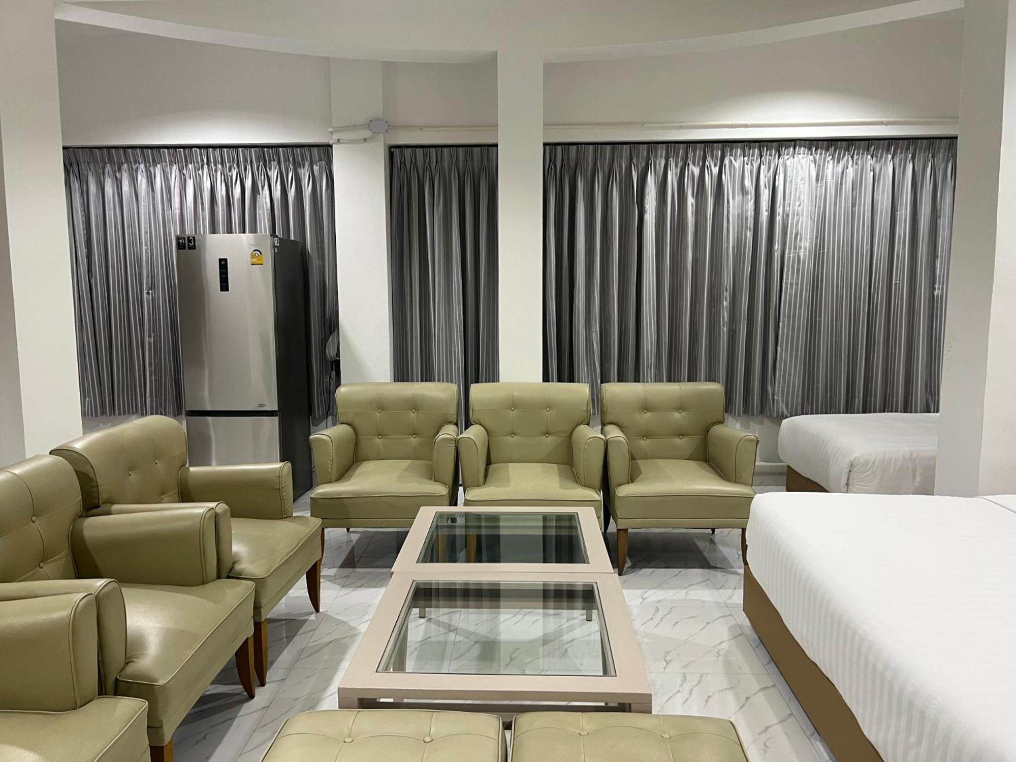 Mall Suites Hotel Bangkok Exterior photo