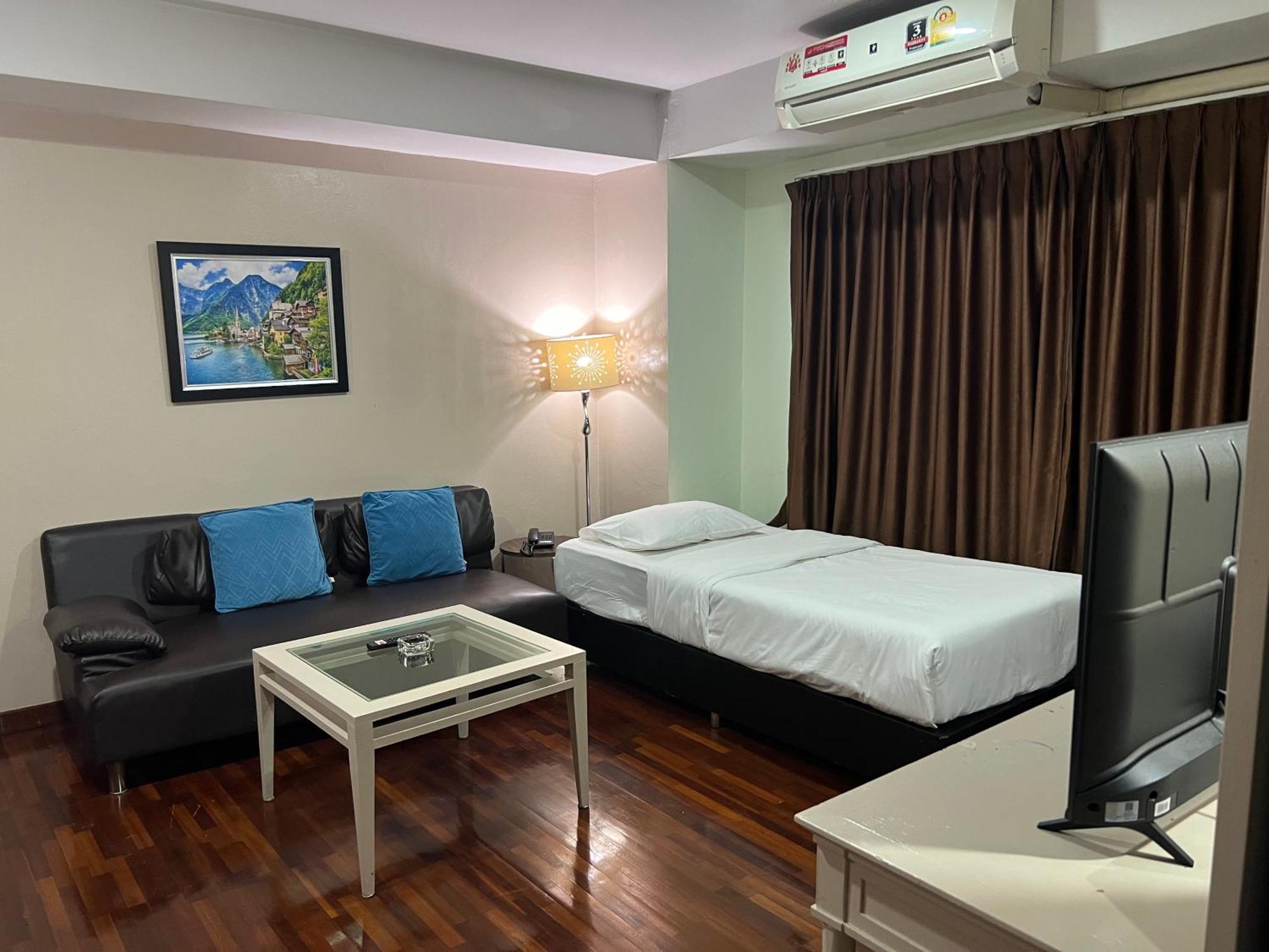 Mall Suites Hotel Bangkok Exterior photo